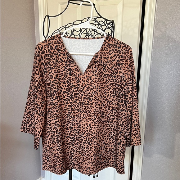 Emery Rose Tops - Leopard Print V-Neck Tunic Top in Rust/Black